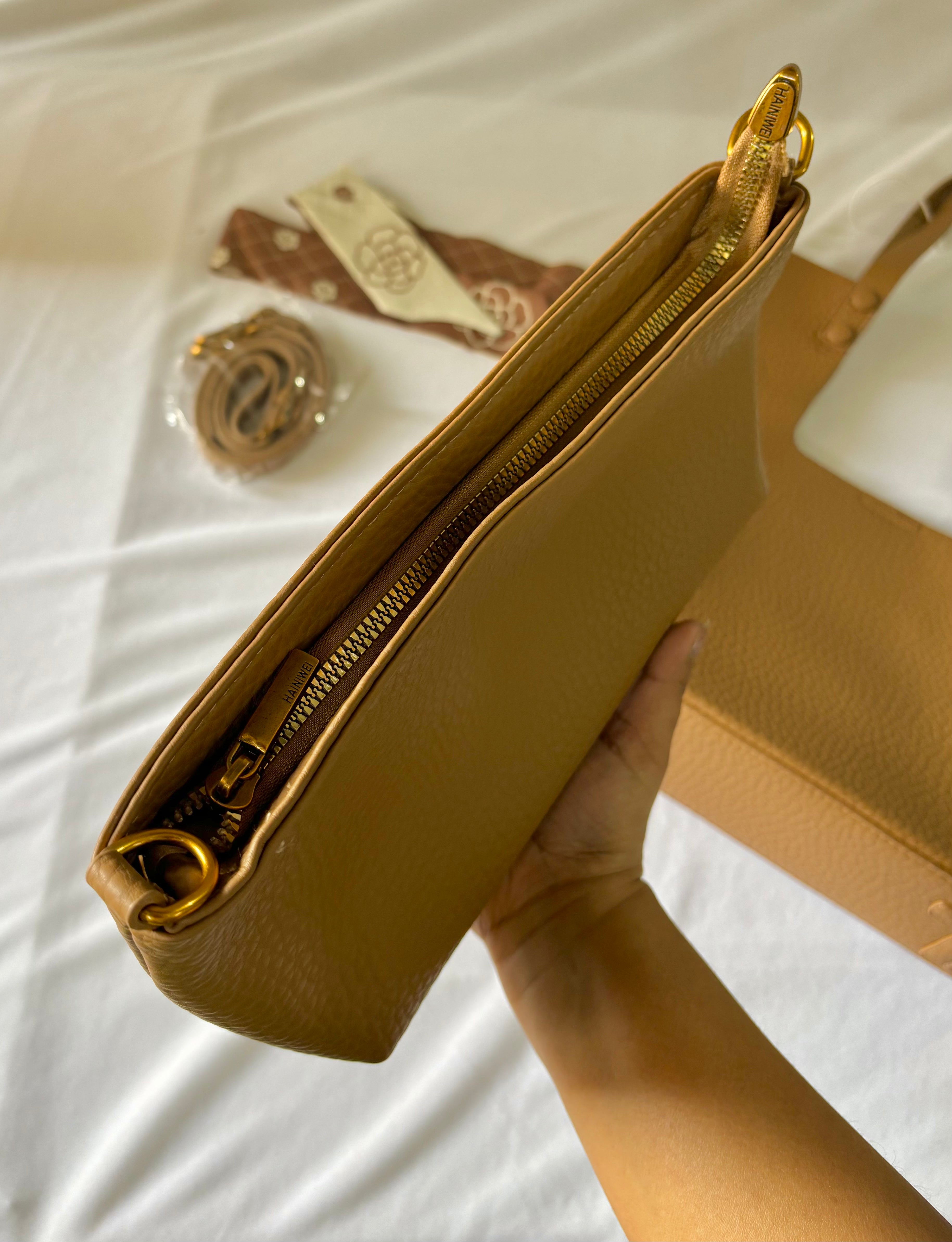 Metropolitan Sleek Set-Tan
