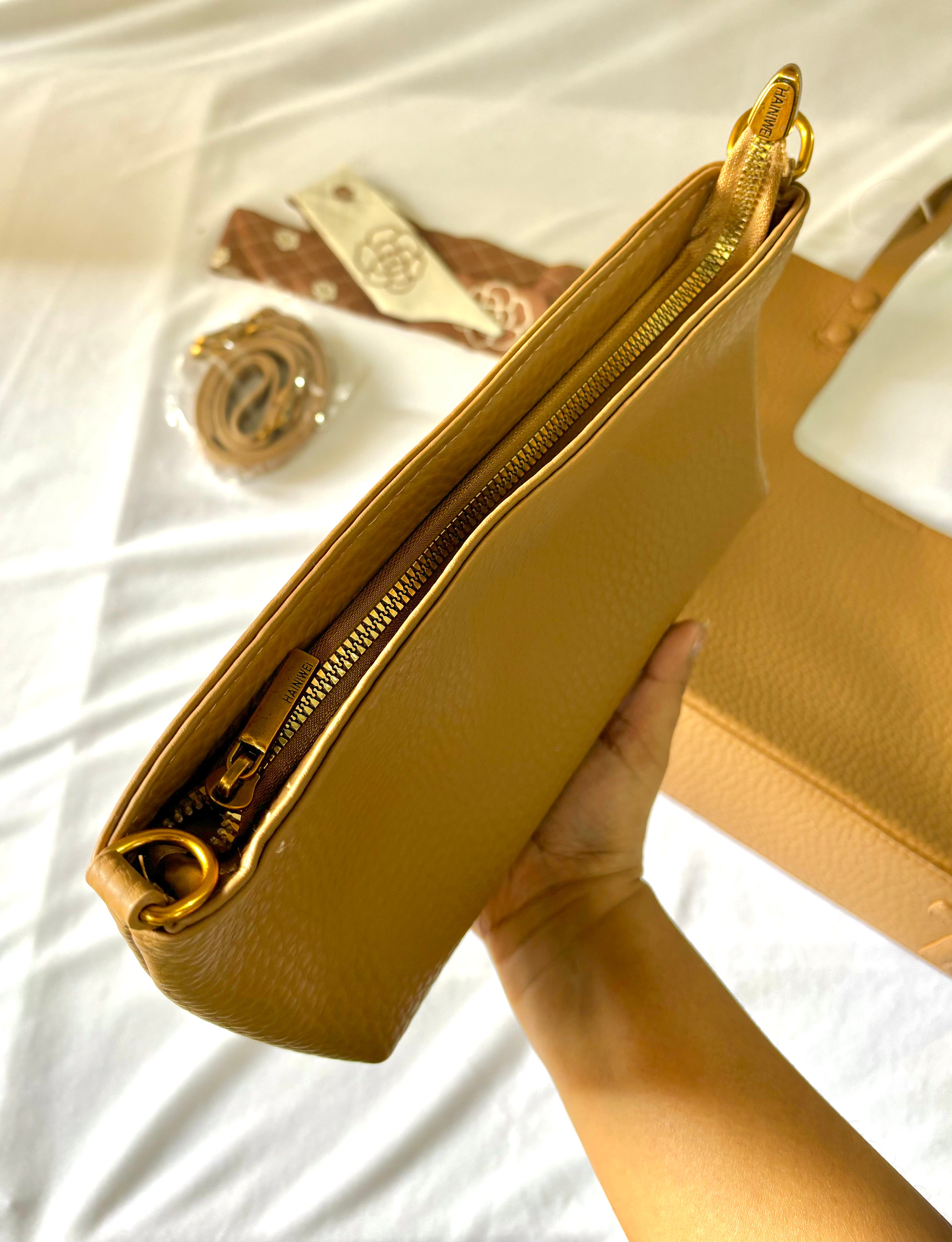 Metropolitan Sleek Set-Tan